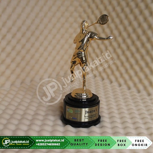 Trophy Penghargaan Turnamen Badminton Cup YMM FI 2022 Poster