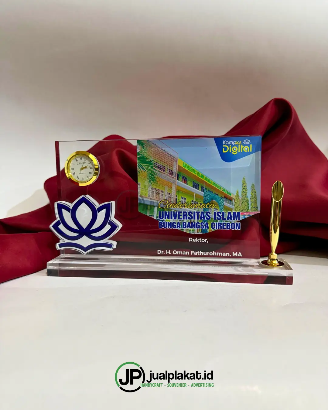 Plakat Akrilik Universitas & Kampus
