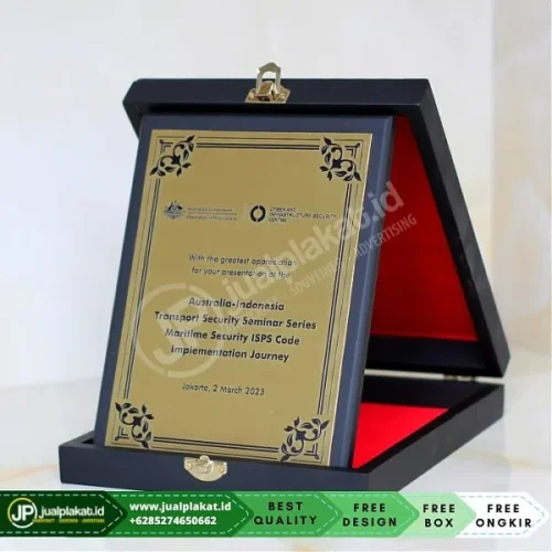 Plakat-Kayu-Custom-Apresiasi-Australia-Indonesia.webp Plakat Kayu Custom Apresiasi Australia-Indonesia