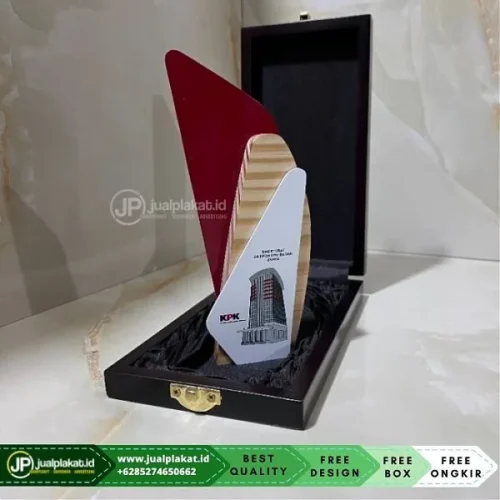 Plakat-Kayu-Custom-KPK.webp Plakat Kayu Custom KPK