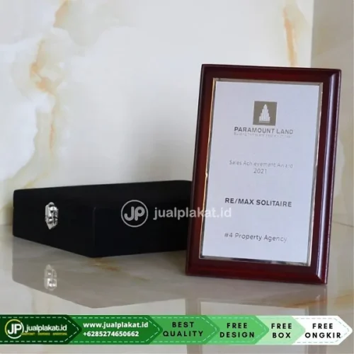 Plakat-Kayu-Custom-Paramount-Land.webp Plakat Kayu Custom Paramount Land