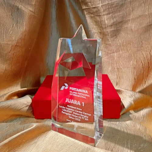 Plakat Kristal Lomba Cerdas Cermat Pertamina