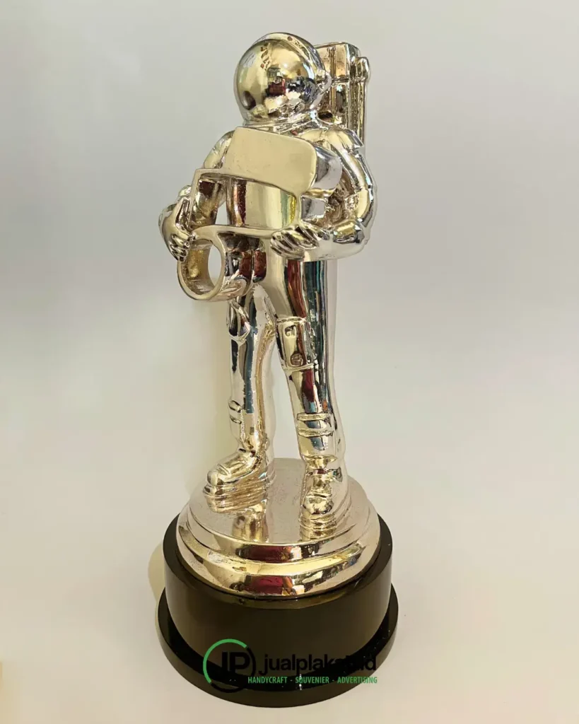 trophy-timah-astronot