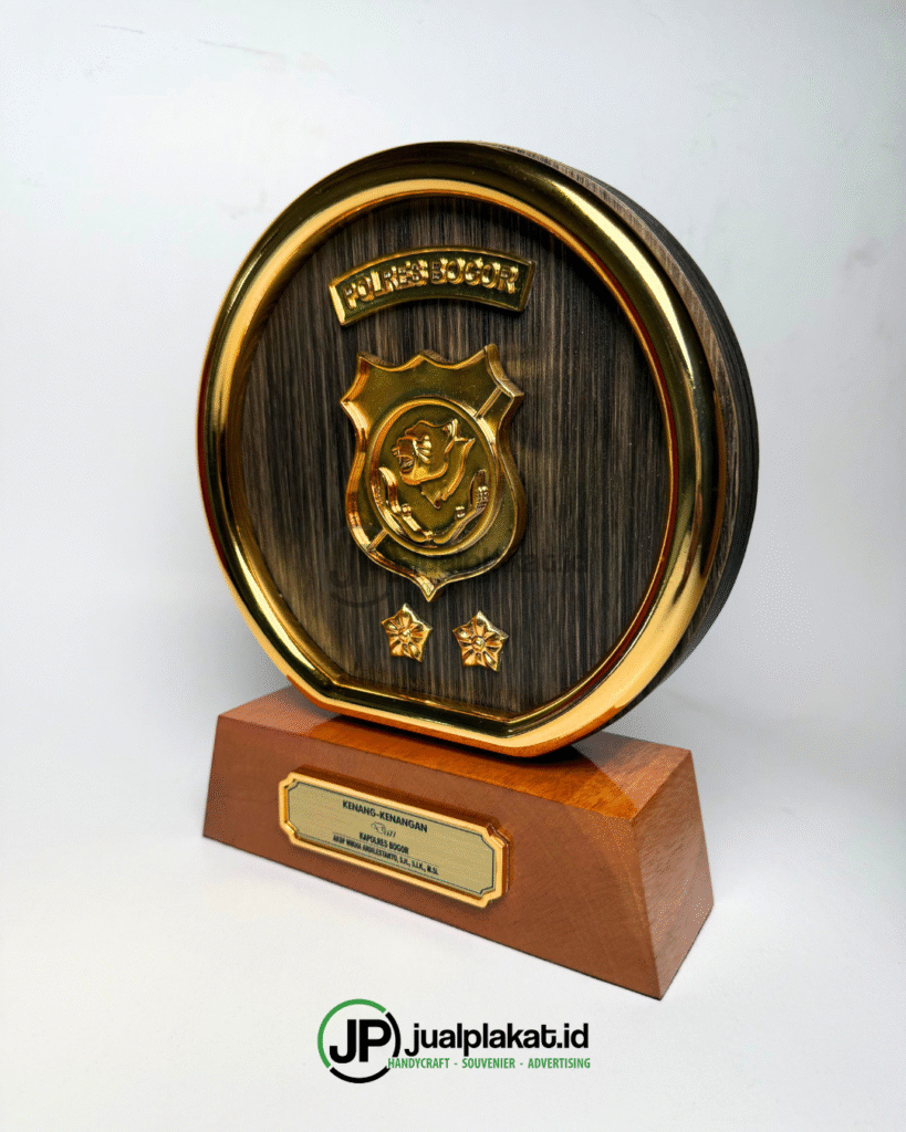 plakat-kayu-kapolres-bogor