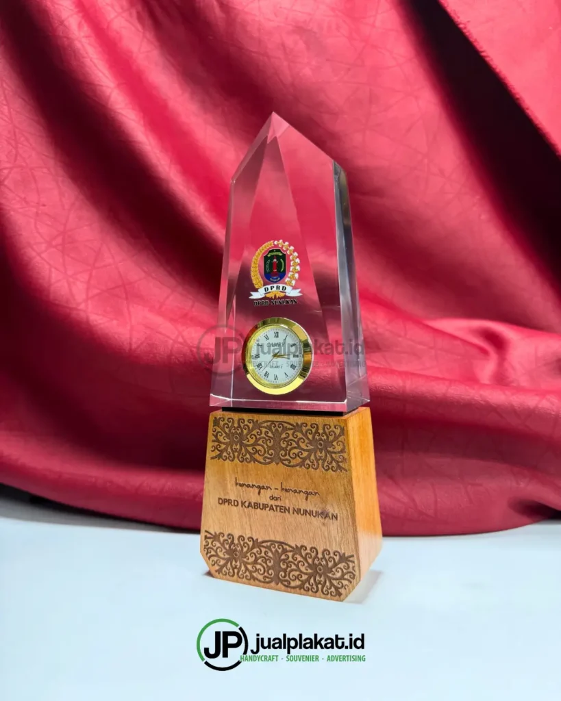 plakat-kayu-kombinasi-resin-dprd-nunukan-kaltara