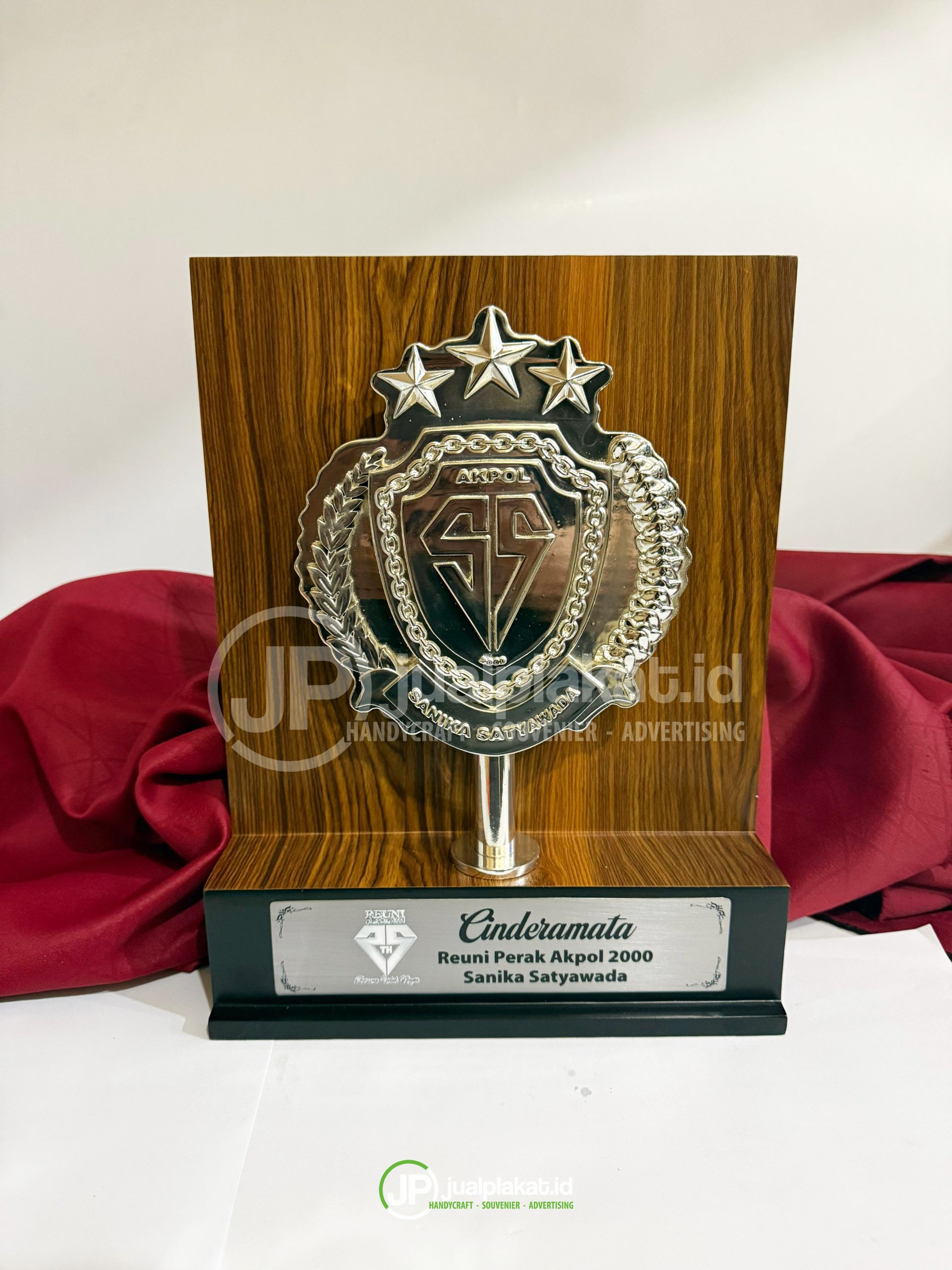 Plakat Kayu Premium "Classic Wood & Chrome" - Cindera Mata Akpol