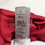 Plakat Resin Eksklusif Silver Glitter – Edisi Penghargaan MENDIKDASMEN