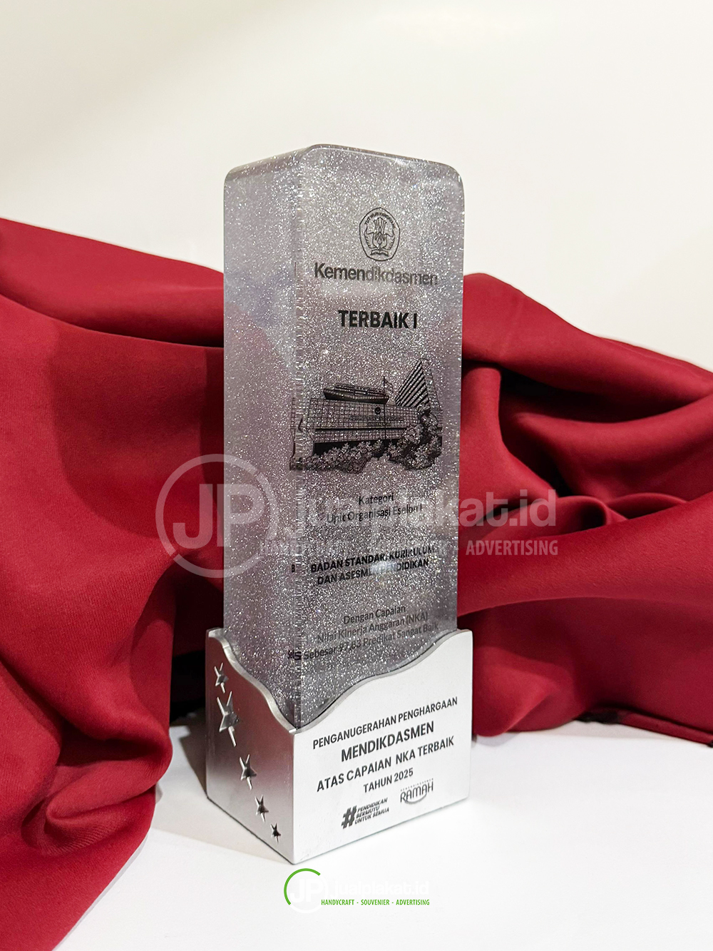 Plakat Resin Eksklusif Silver Glitter - Edisi Penghargaan MENDIKDASMEN
