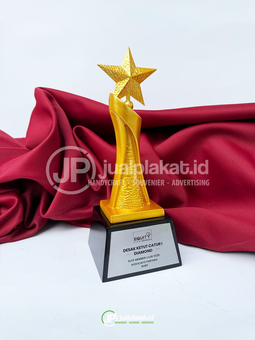 Trophy Resin Gold Star Luxury – Penghargaan Prestisius & Eksklusif - EQUITY
