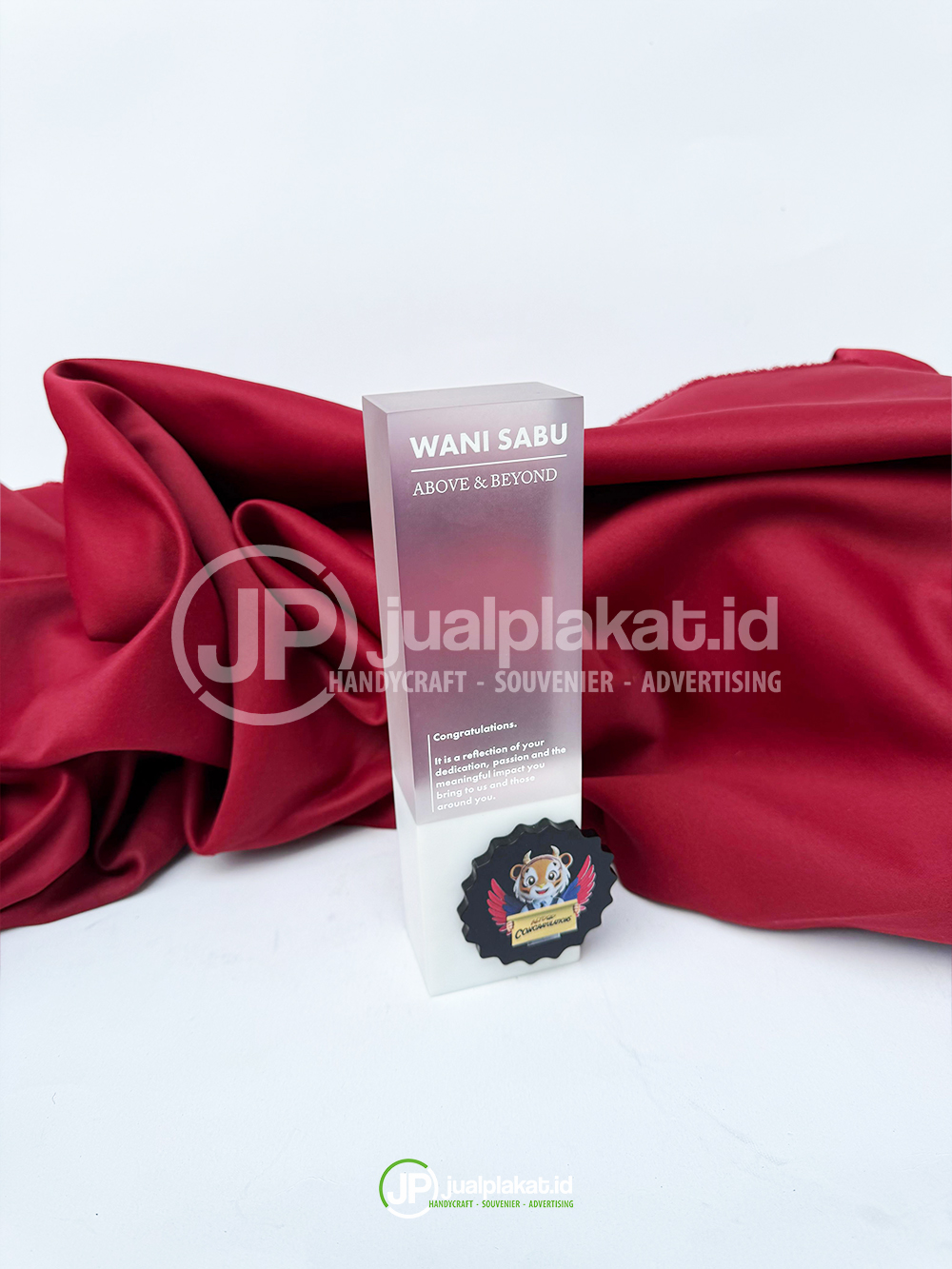 Plakat Resin & Akrilik Frosted Minimalis – Trophy Penghargaan Eksklusif & Elegan
