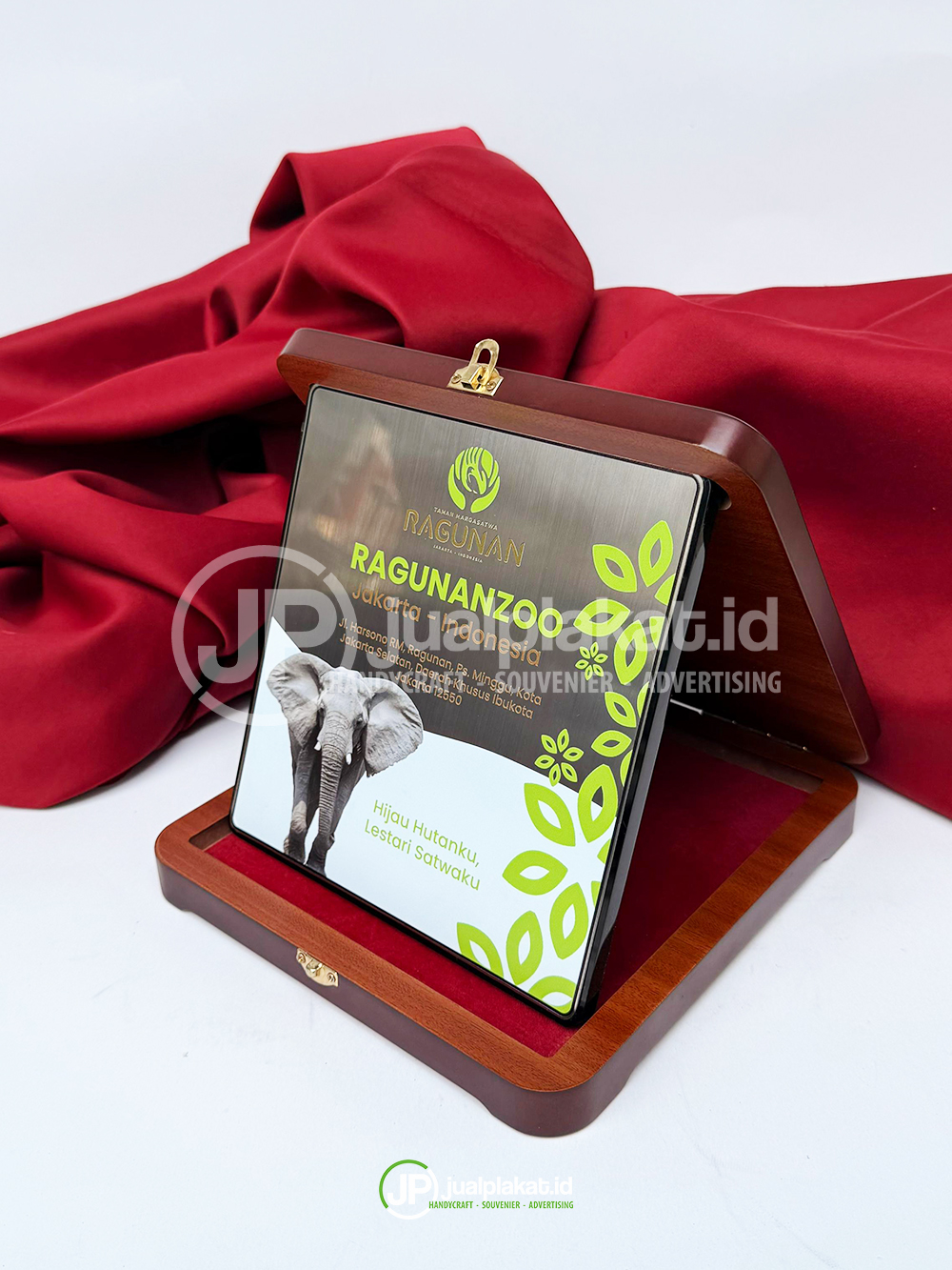 Plakat Kayu Eksklusif Kombinasi Plat Logam – Cinderamata Mewah Box Kayu Premium