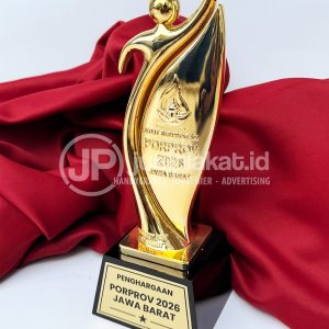 Trophy Timah Eksklusif Figur Atlit PORPROV Jawa Barat
