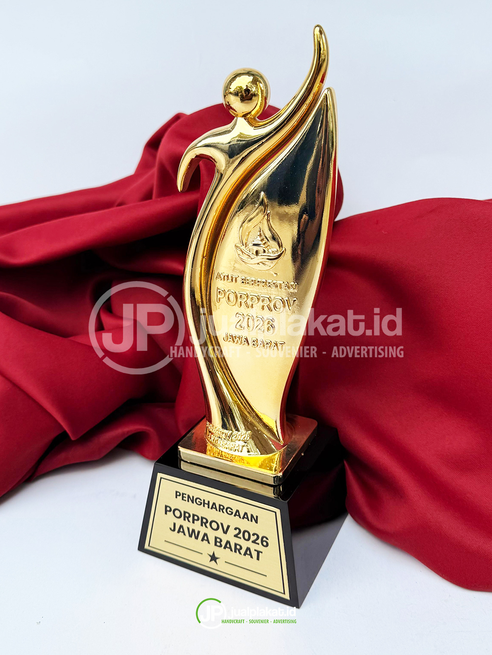 Trophy Timah Eksklusif Figur Atlit PORPROV Jawa Barat