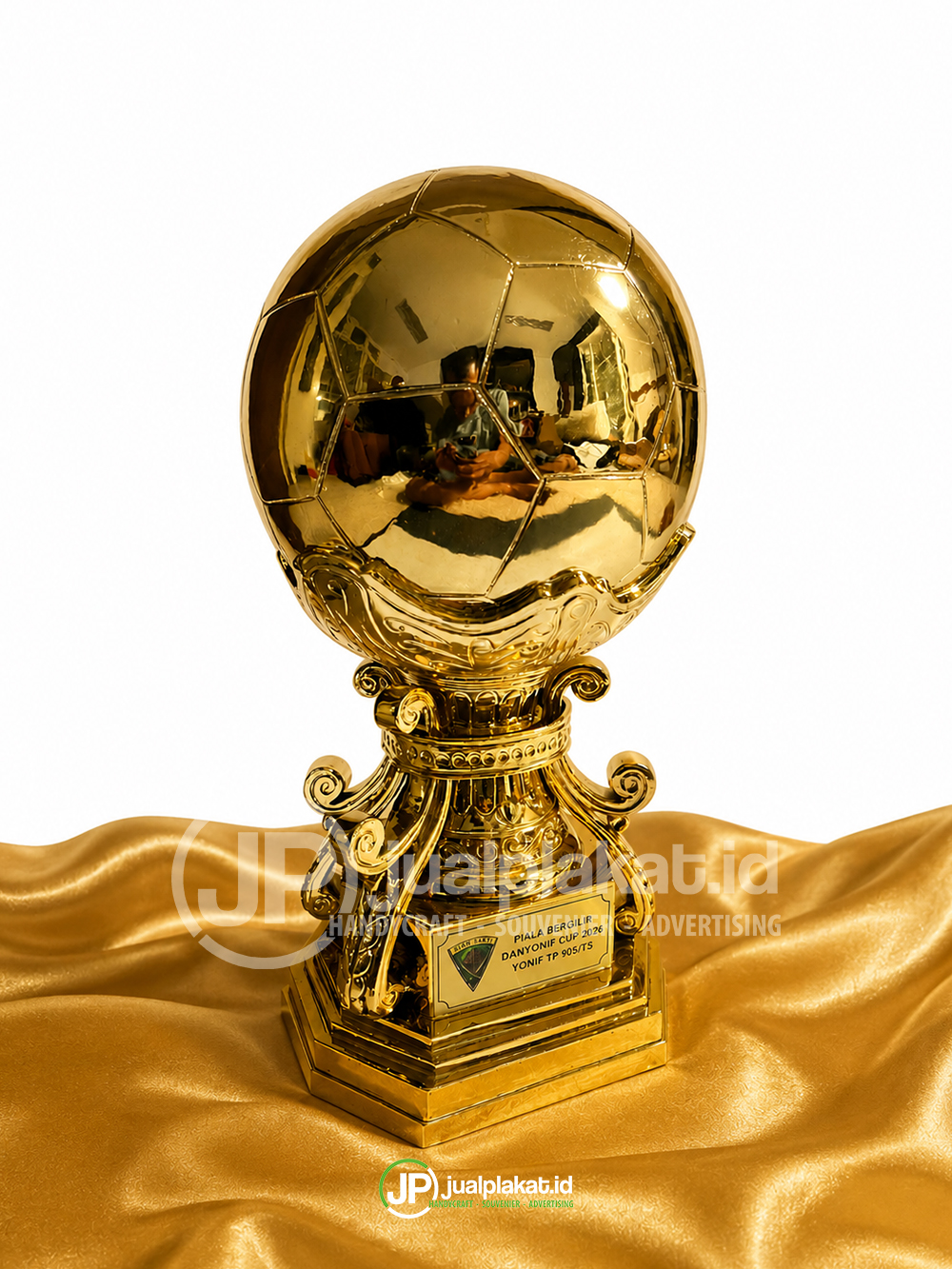 Trofi Bergilir Sepak Bola Pewter (Timah) Premium