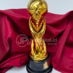 Piala Bergilir Basket Premium – Timah Sepuh Emas Custom