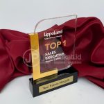 Plakat Akrilik Premium Kombinasi Resin / Plat Gold – LippoLand Sales Awards
