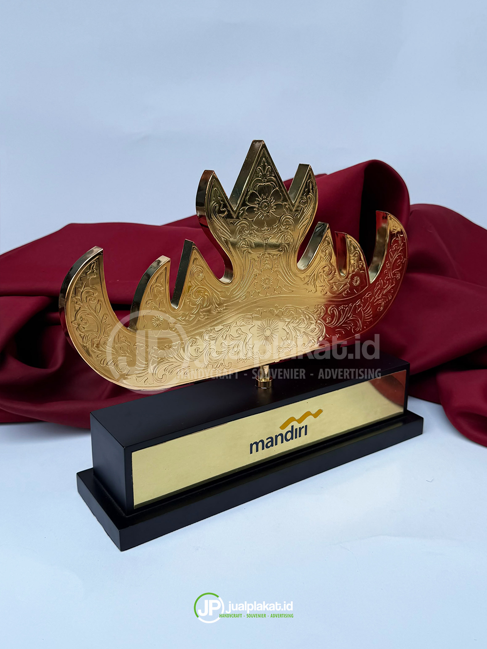 Plakat Miniatur Siger Lampung Emas – Cenderamata Khas Daerah & Souvenir Perusahaan