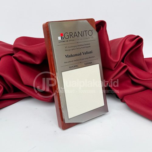 Plakat Kayu Kombinasi Stainless Eksklusif – Penghargaan & Cenderamata Perusahaan (Granito)