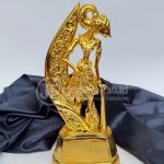Plakat / Souvenir Timah Sepuh Emas Model Wayang Eksklusif