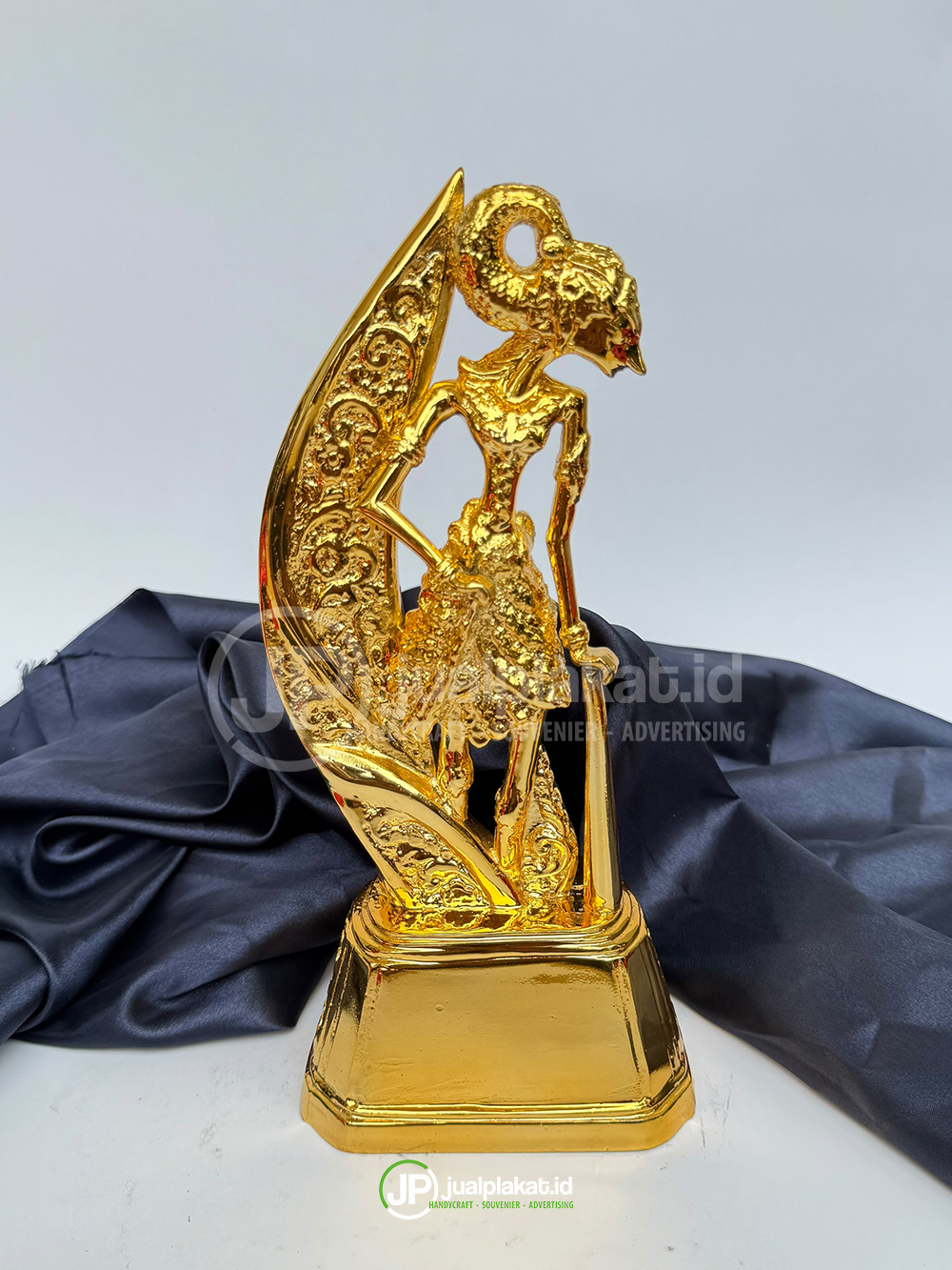 Plakat / Souvenir Timah Sepuh Emas Model Wayang Eksklusif