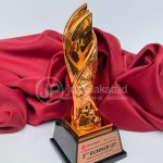 Trofi Penghargaan Timah Sepuh Emas Desain Kobaran Api Eksklusif (Custom Pertapindo)