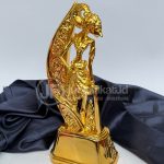 Plakat / Souvenir Timah Sepuh Emas Model Wayang Eksklusif