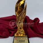 Trofi Penghargaan Timah Sepuh Emas Desain Kobaran Api Eksklusif (Custom Pertapindo)