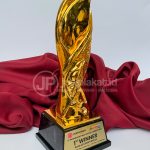 Trofi Penghargaan Timah Sepuh Emas Desain Kobaran Api Eksklusif (Custom Pertapindo)