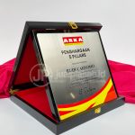 Plakat Kayu Premium ARKA – Kombinasi Plat Stainless Steel