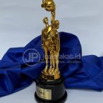 Trophy Basket Eksklusif Bahan Timah Sepuh emas(Brilian Sportartcular)