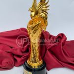 Piala Trofi Timah Sepuh Emas Eksklusif – Desain Burung Phoenix / Garuda (Custom Penghargaan & Kompetisi)